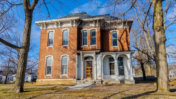 A Grand Victorian Home for Restoration in Wabash, Indiana: History, Opportunity, and Timeless Appeal A Grand Victori