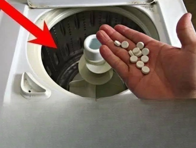 Aspirin in Laundry: The Simple Whitening Trick That Restores Dull Clothes