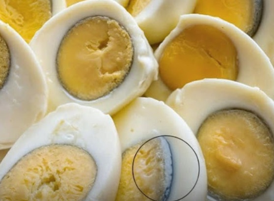What causes the green ring around hard-boiled eggs?