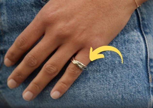 Women Wearing Rings on Their Pinky Fingers: What Does It Mean?