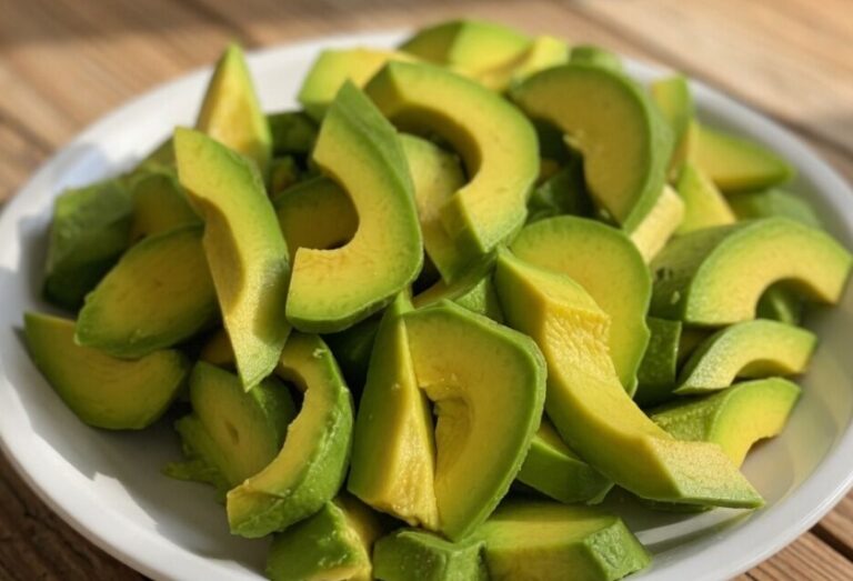Doctors Reveal That Eating Avocado Causes a Powerful Nutrient Cascade Inside the Human Body That May Support Heart Function